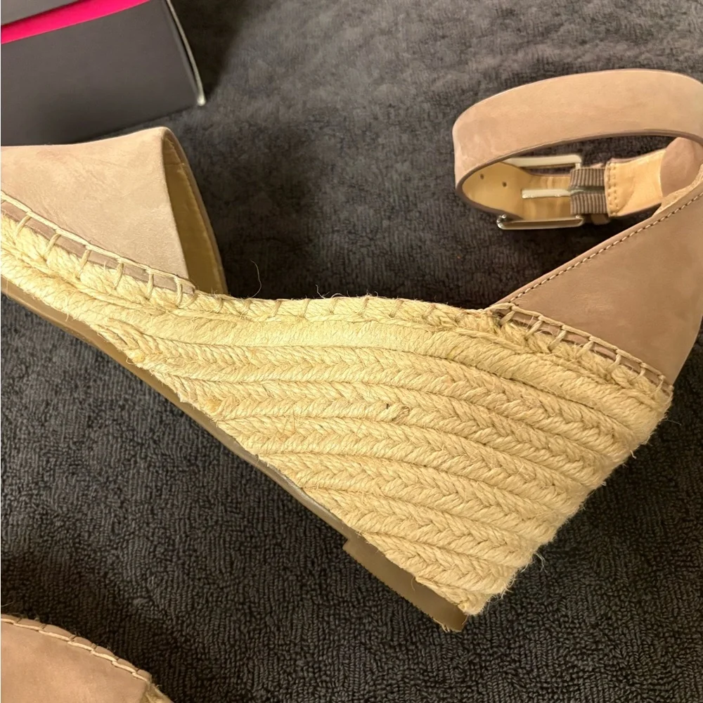 Vince Camuto VC-Leera Ankle Strap Wedges‎ in Dusty Mink Size 7M